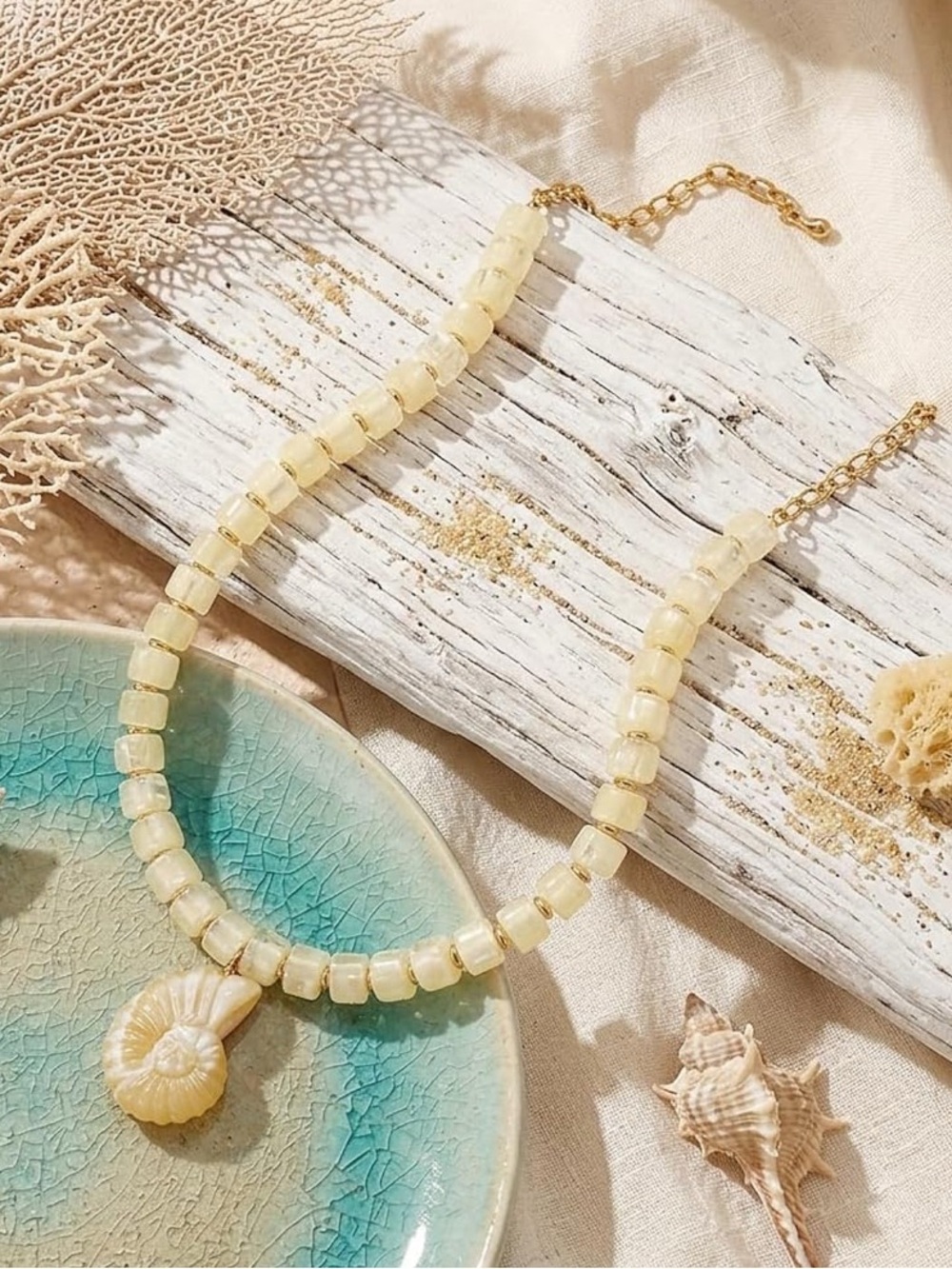 New! Cream Shell Pendant Beaded Necklace - Picture 5 of 6